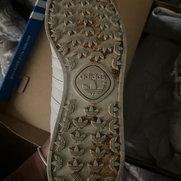 Kids Adidas - Picture 1 of 3